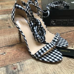 NWT Forever 21 gingham wrap around heels size 8